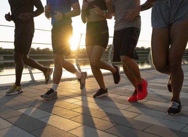 side-view-fit-friends-outdoors